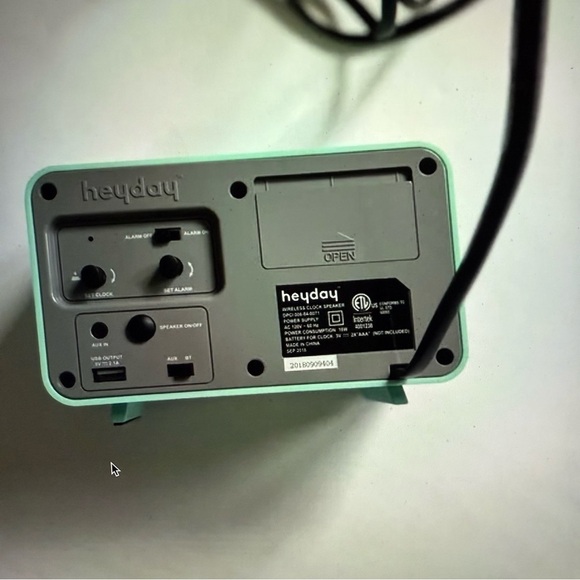 Retro hey day alarm clock speaker Mint Green Portable 90’s - Picture 2 of 4